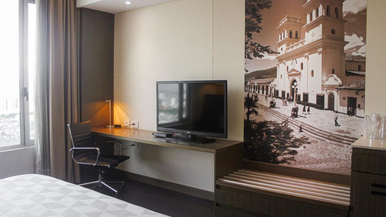 Holiday Inn Bucaramanga Cacique By Ihg Eksteriør bilde A room at the hotel