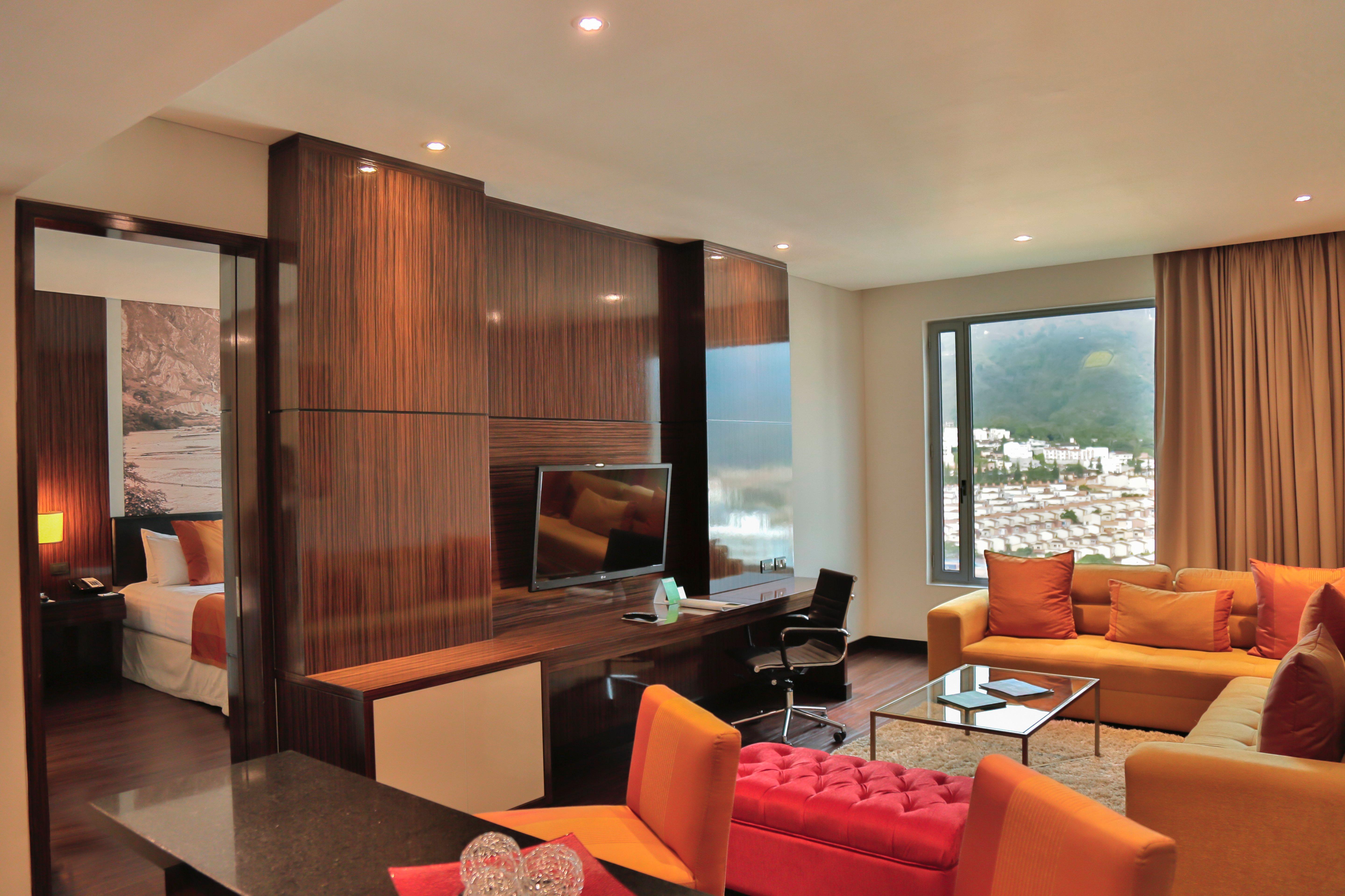 Holiday Inn Bucaramanga Cacique By Ihg Eksteriør bilde Suite at the hotel