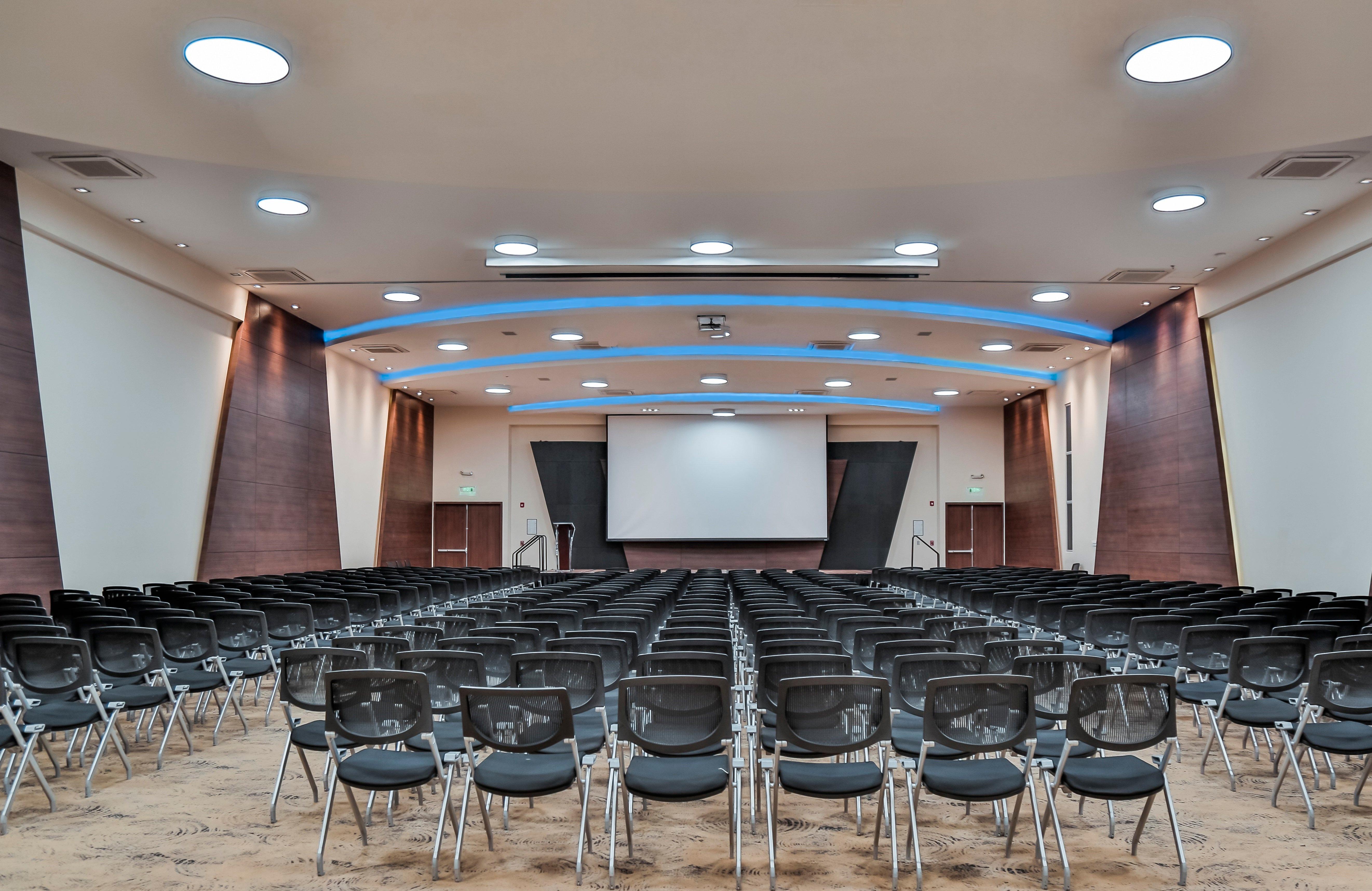 Holiday Inn Bucaramanga Cacique By Ihg Eksteriør bilde The main auditorium