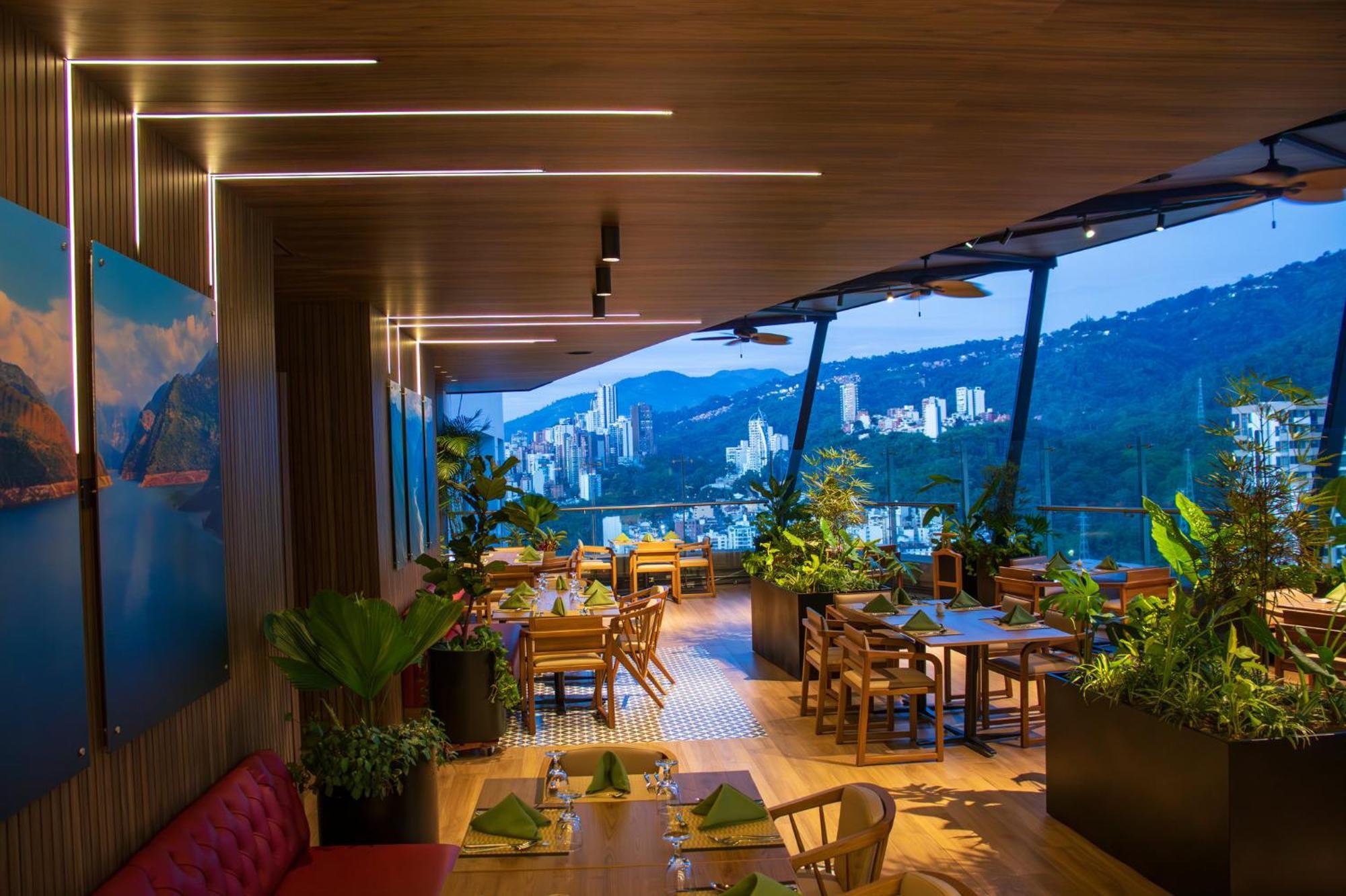 Holiday Inn Bucaramanga Cacique By Ihg Eksteriør bilde The Peak Galleria