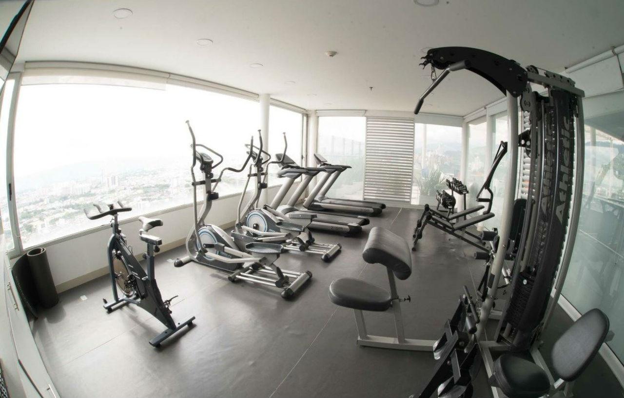 Holiday Inn Bucaramanga Cacique By Ihg Eksteriør bilde A gym in a hotel